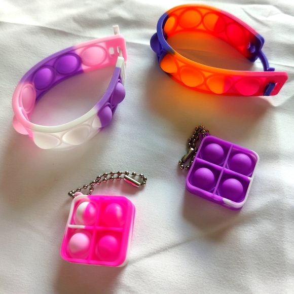 Popit Bracelets & Keychains - 4 Pack! - Picture 5 of 5